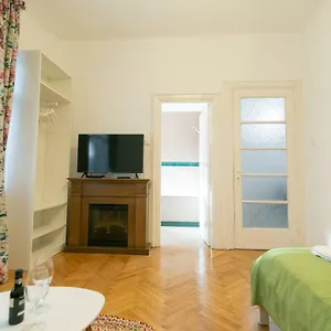Bright Studio In The Heart Of The City With Netflix Bucarest